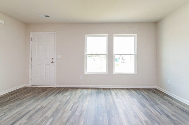 Building Photo - 2208 Cotton Dr