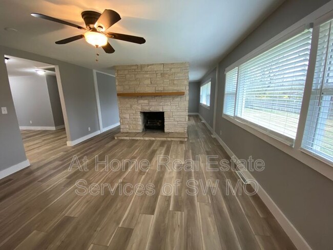 Building Photo - 2920 E Inglewood Ct