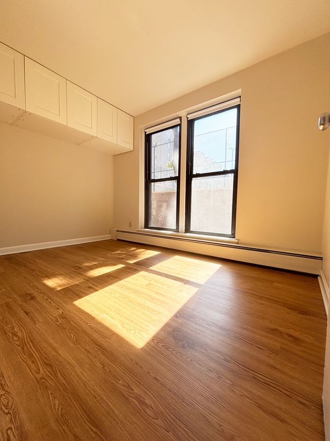 Guest room 2 - 10 Juniper St