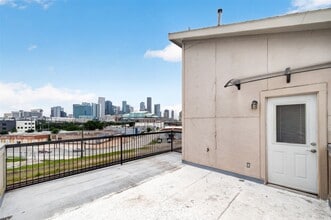 Building Photo - 2352 Sperber Ln