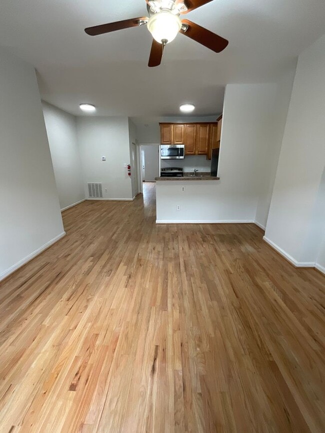 Foto del edificio - 211 Bates St NW