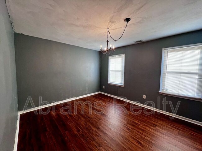 Building Photo - 3218 Clover Hill Dr