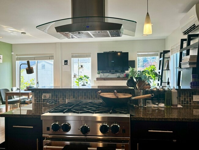Foto del edificio - Amazing Phinney Ridge/Greenlake Home