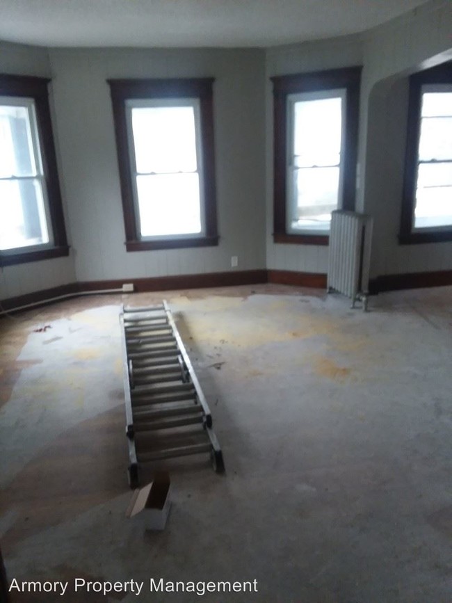 Building Photo - 19 Kimberly Ave