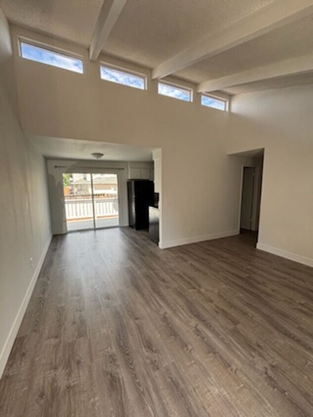 Foto principal - 3 bedroom 1 bath single level duplex