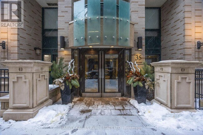 Building Photo - 35 Hayden St