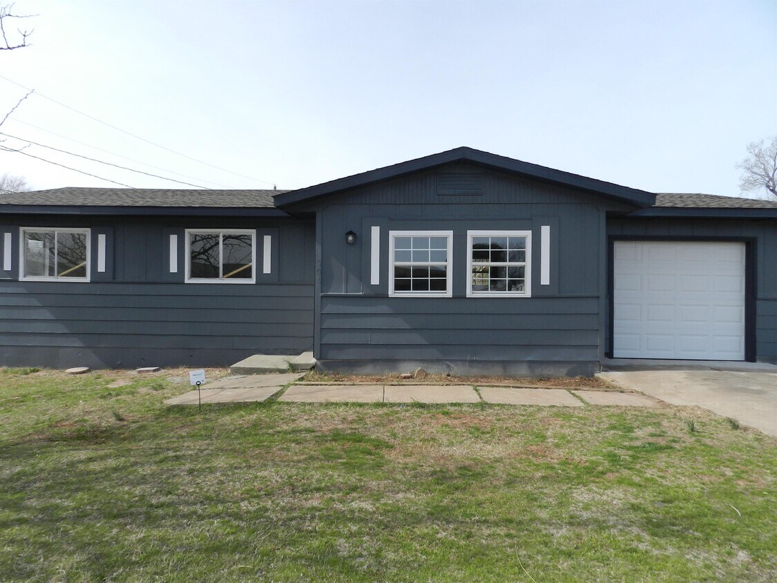 Primary Photo - 701 SW 46th St