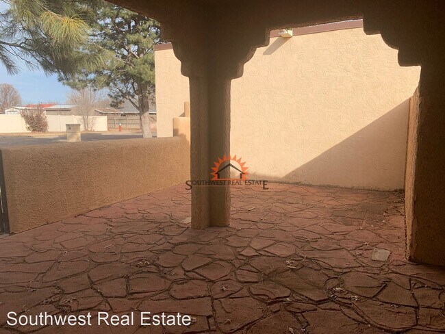 Building Photo - 3 br, 2 bath House - #45 Paseo Village
