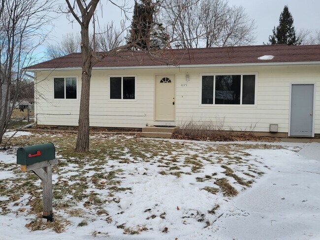 Building Photo - 4 BD, 2 BA - FENCED IN YARD, PRIVATE TRAILS, FINISHED UPPER AND LOWER LIVING AREAS, ATTACHED GARAGE!