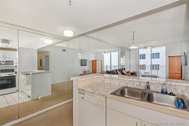 Foto del edificio - 185 SE 14th Ter