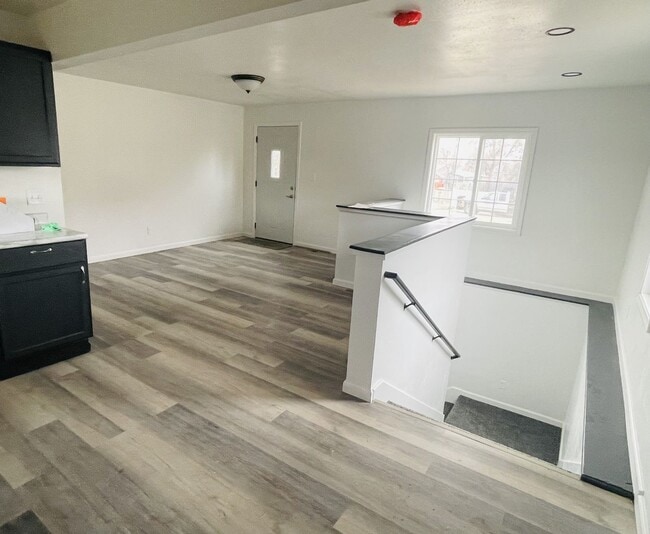 Building Photo - Single family house available!