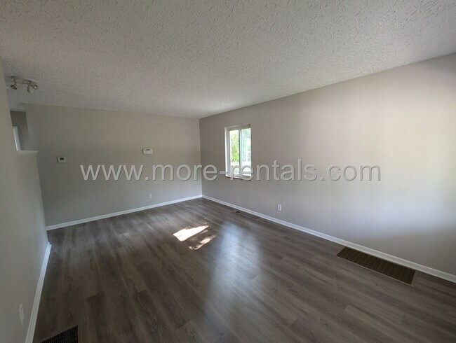 Foto del edificio - Remodeled house in Upper Arlington Schools