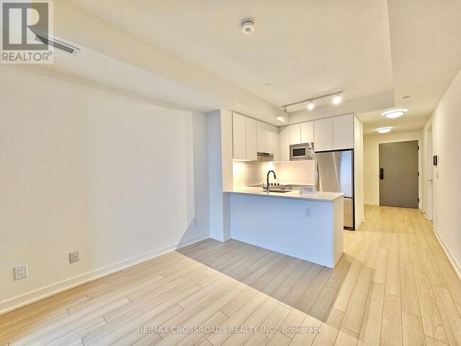 Building Photo - 3079 Trafalgar Rd