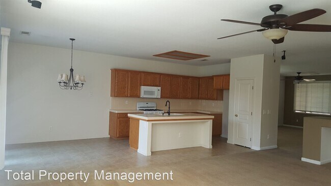 Building Photo - 4 br, 2 bath House - 1560 Palomino