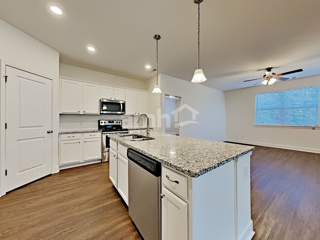 Building Photo - 5225 Lake Maxwell Dr
