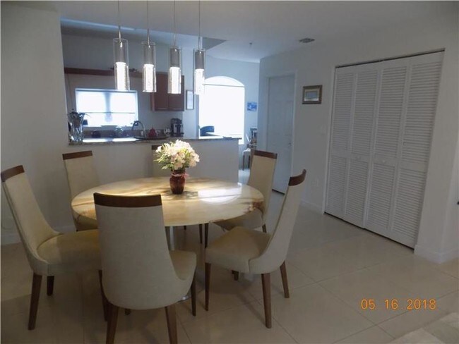 Foto del edificio - 18419 NE 27th Ct