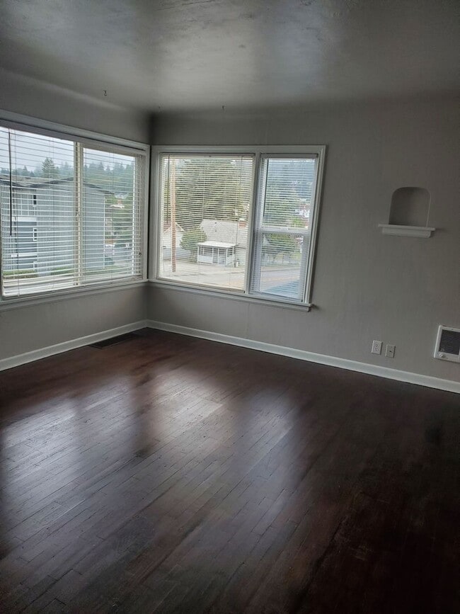 Building Photo - Charming 1 Bedroom Unit With Garage, Priva...