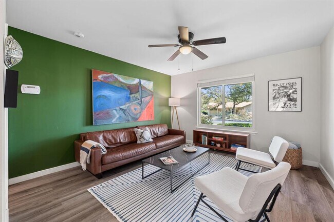 Foto del edificio - 2307 Whitestone Dr