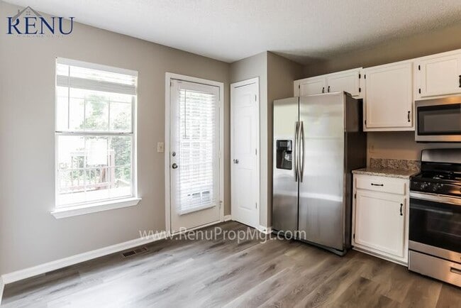 Foto del edificio - Now Available! 4 Bedroom 3 Bath!