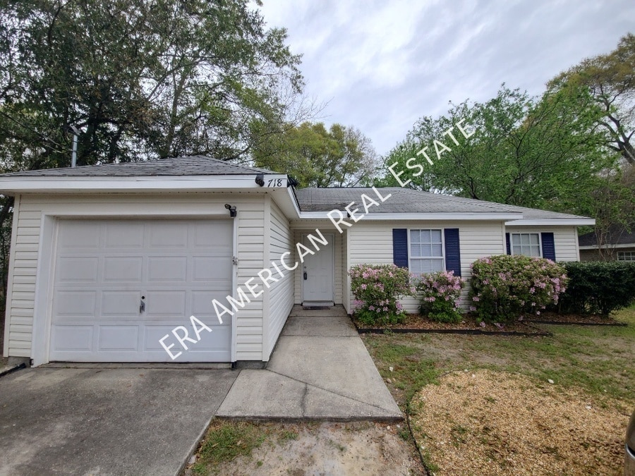 Primary Photo - 718 Lee Ave