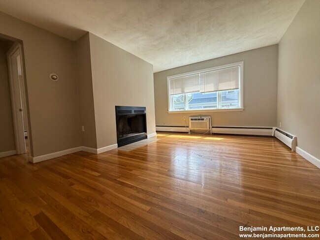 Building Photo - 50 Evergreen St