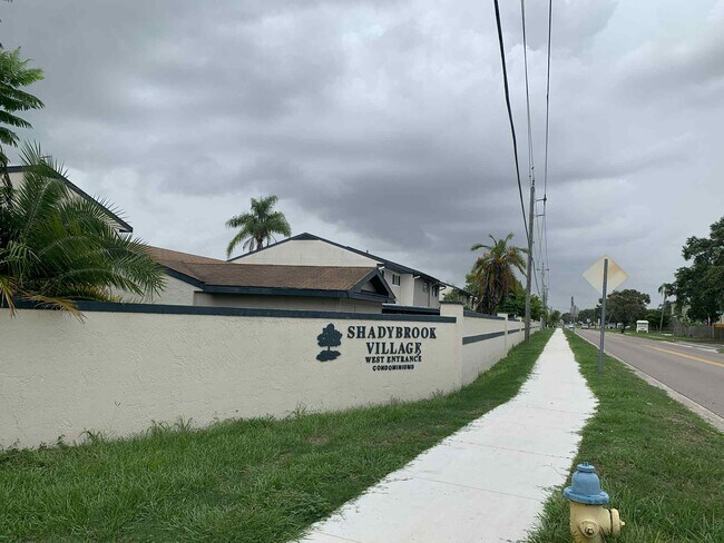 Foto del edificio - 1084 Longfellow Cir