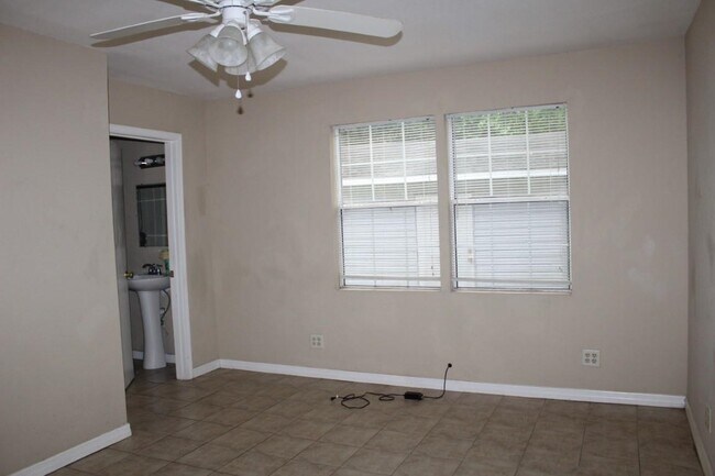 Building Photo - 302 Lanier Rd