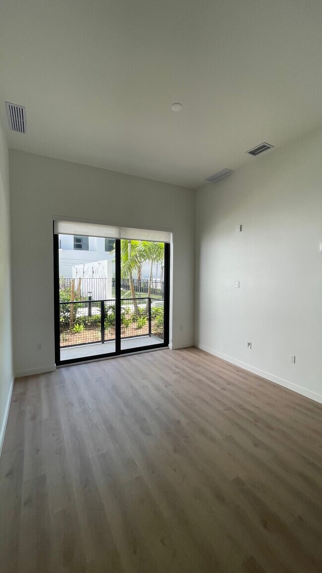 Foto del edificio - 910 NW 4th Ave