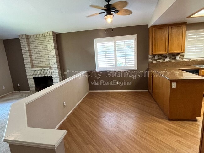 Foto del edificio - 1050 Colonial Ct