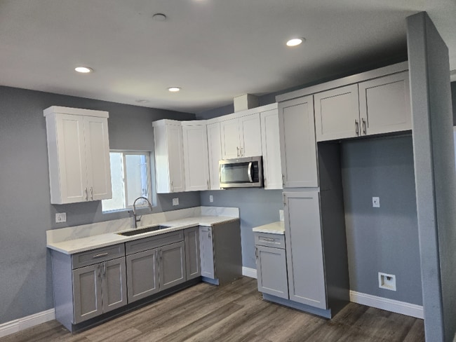 Building Photo - 954 Euclid Ave