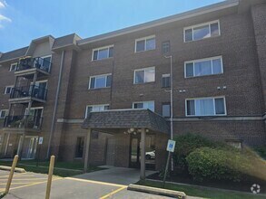 Building Photo - 2301 Beau Monde Ln