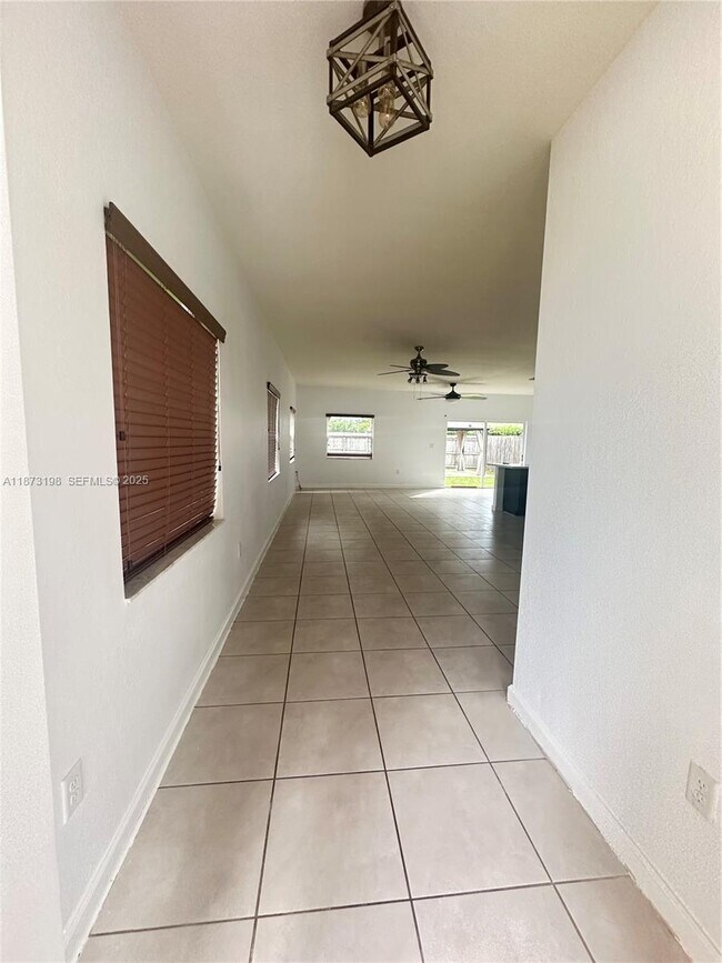 Foto del edificio - 3114 SE 3rd Dr