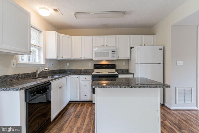 Building Photo - 9812 W Midland Way