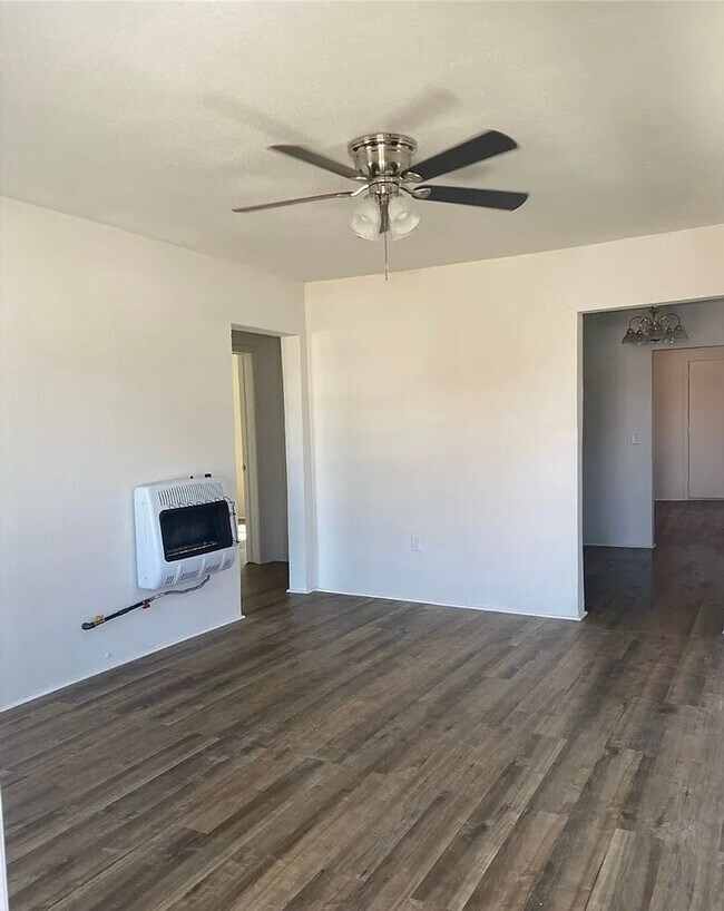 Building Photo - 2 Bed/ 1 Bathroom