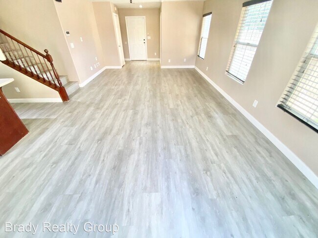 Building Photo - 3 br, 2.5 bath House - 1060 Paradise Coach...