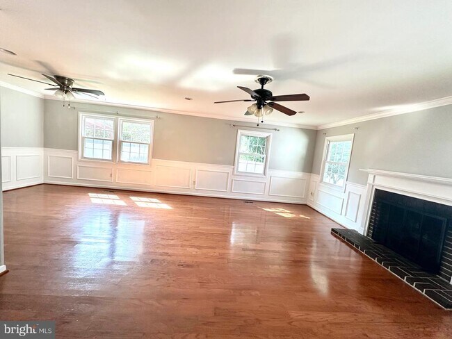 Building Photo - 4128 Point Hollow Ln