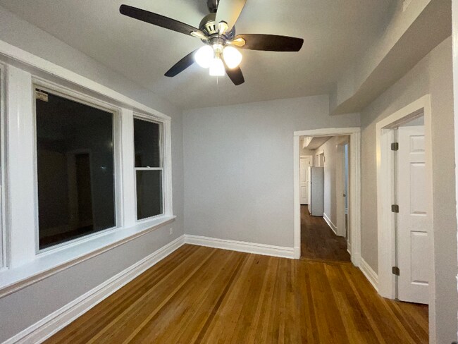 Foto del edificio - 1721 W 65th St