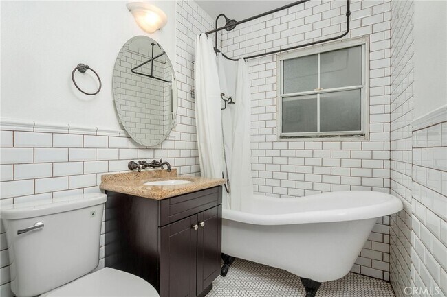 Foto del edificio - 619 Granada St