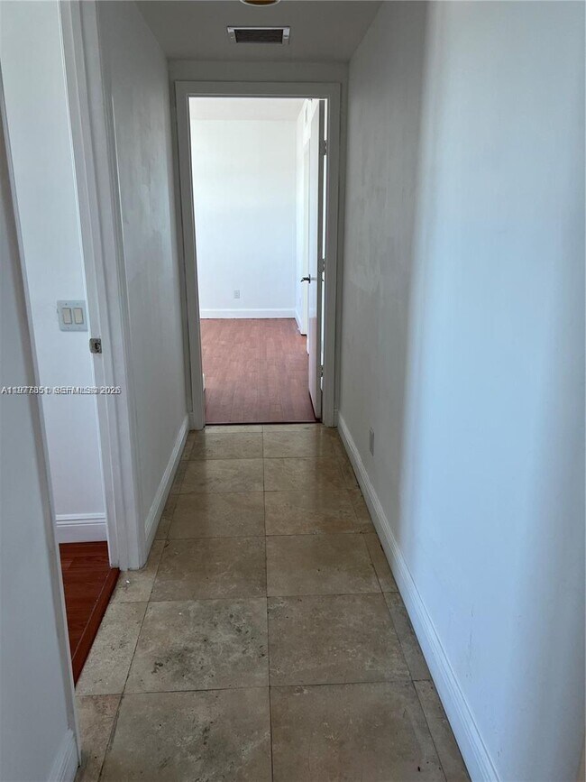 Building Photo - 14951 Royal Oaks Ln