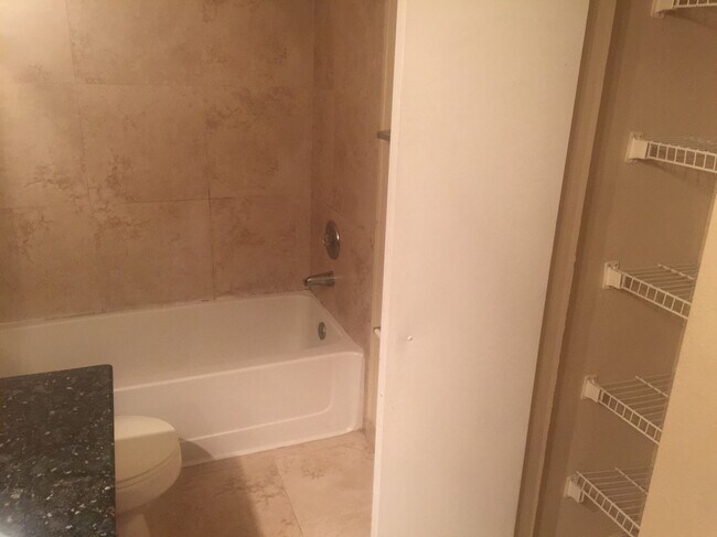 Foto del edificio - 3410 Pinewalk Dr N