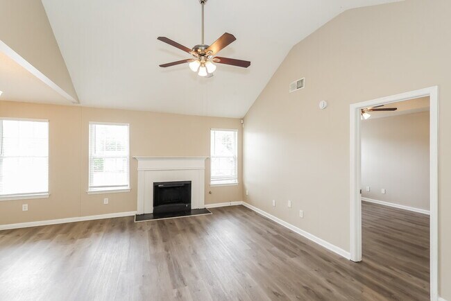 Foto del edificio - 714 Cherry Branch Cir