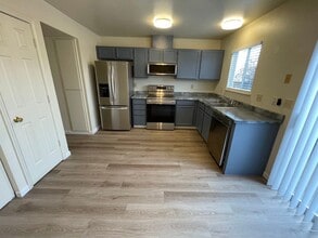 Building Photo - 3905 Pheasant Dr