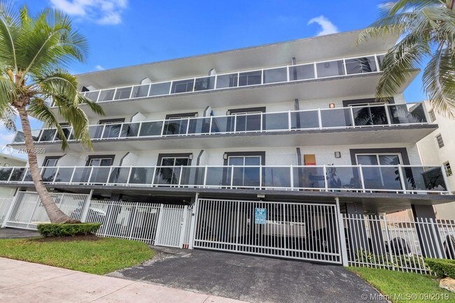 Building Photo - 1986 Biarritz Dr