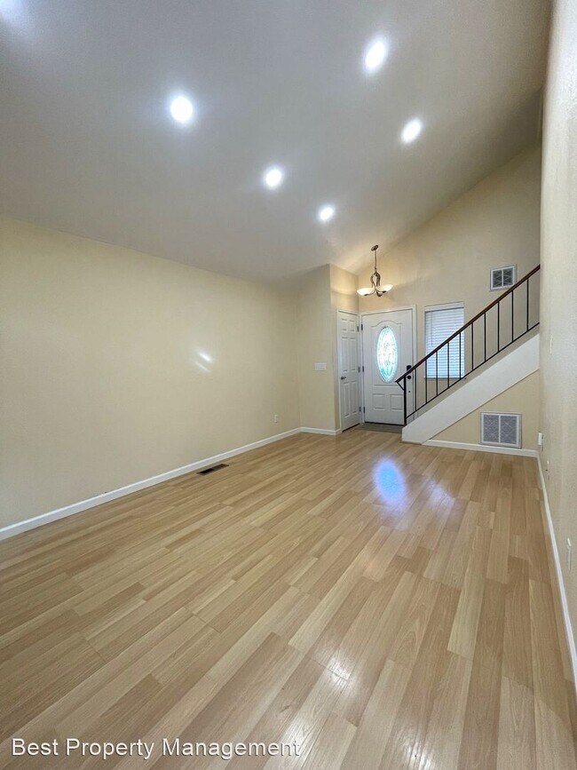 Building Photo - 3 br, 2.5 bath House - 29267 Lone Tree Place