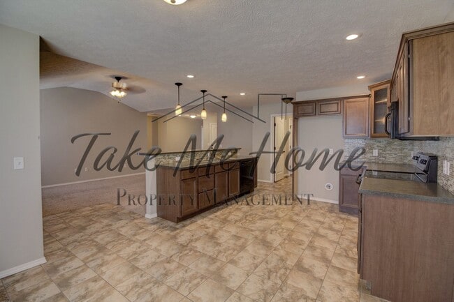 Building Photo - The Home You’ve Been Waiting For- 4 Bedrooms, 3-Car Garage, Great Location