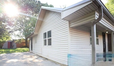Building Photo - 1801 W Nettleton Ave