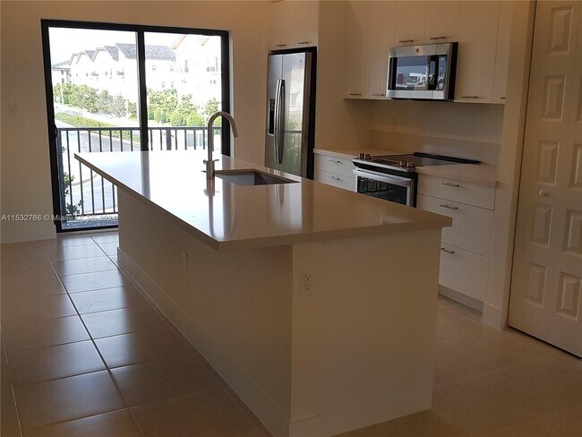 Foto del edificio - 8151 NW 104th Ave