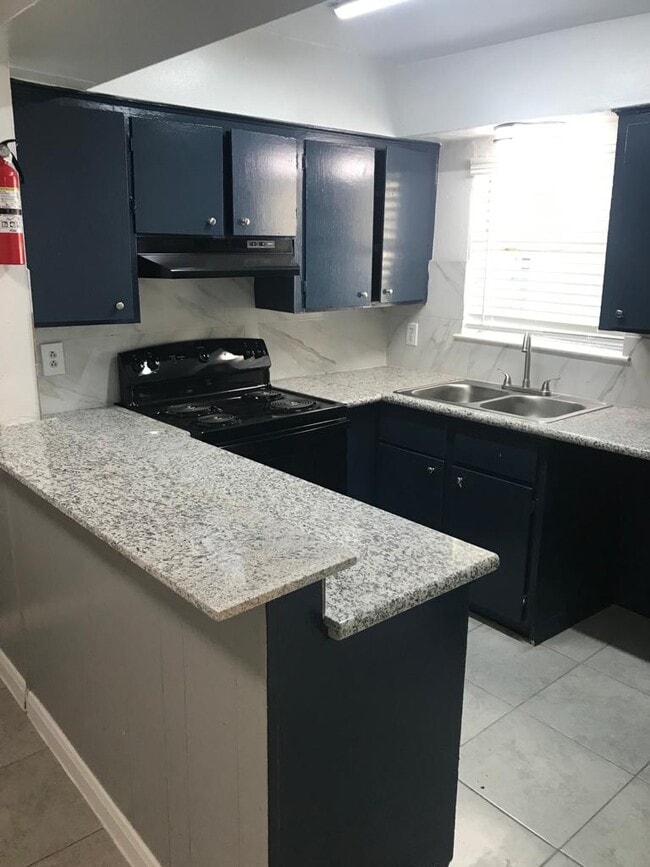 Kitchen - Glen Willow Apartments