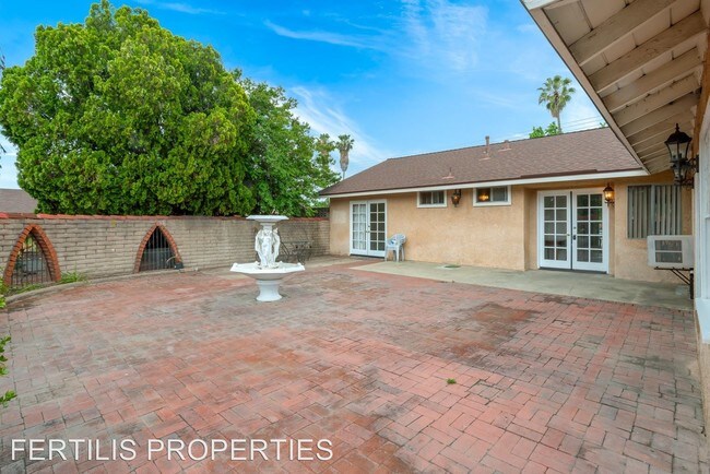Building Photo - 4 br, 2 bath House - 735 Elm Way