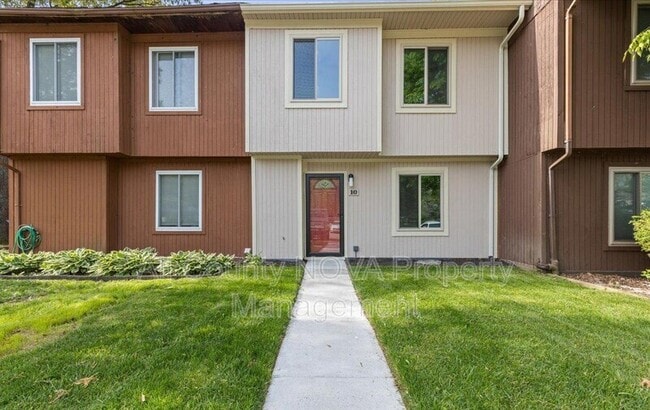 Building Photo - 10 King James Pl